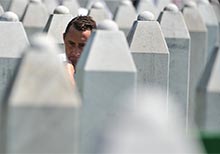 Photographs ‘Silence of a White Gravestone’ by Husein Sljivo